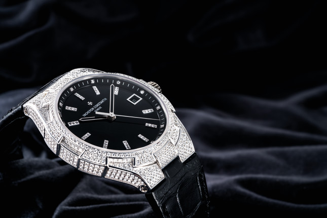 Vacheron Constantin, A White Gold and Diamond Set Automatic Center Seconds Wristwatch with Date, Overseas Ref. 47660 Case No. 1257419, with box image 1