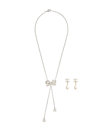Chanel Vintage Signed Double Heart, Double Chain Pendant Necklace 1993