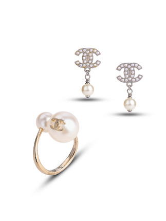Bonhams : CHANEL FLAX PEARL CC EARRING AND RINGS (includes