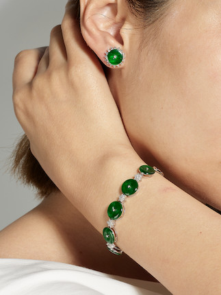 PAIR OF JADEITE AND DIAMOND 'HUAIGU' BRACELET AND EARRING SET (2) image 2