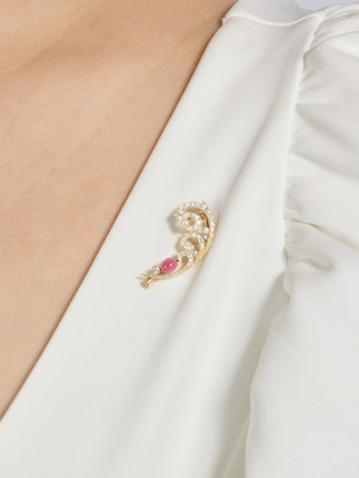 CONCH PEARL AND DIAMOND 'FEATHER' BROOCH image 2