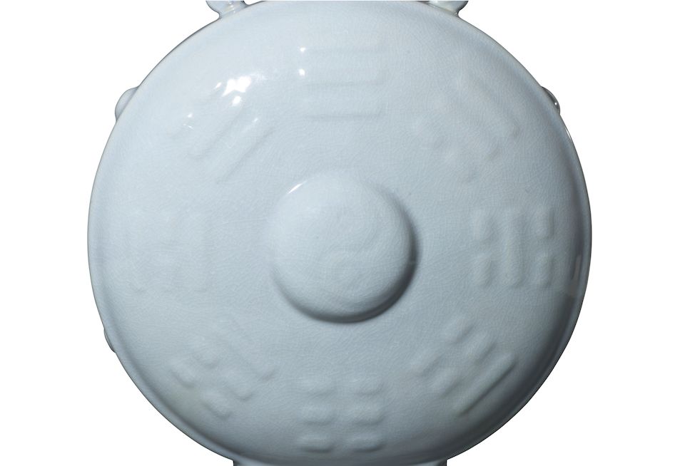 A magnificent Imperial Ru-type 'Eight Trigrams' moonflask, bianhu Qianlong seal mark and of the period