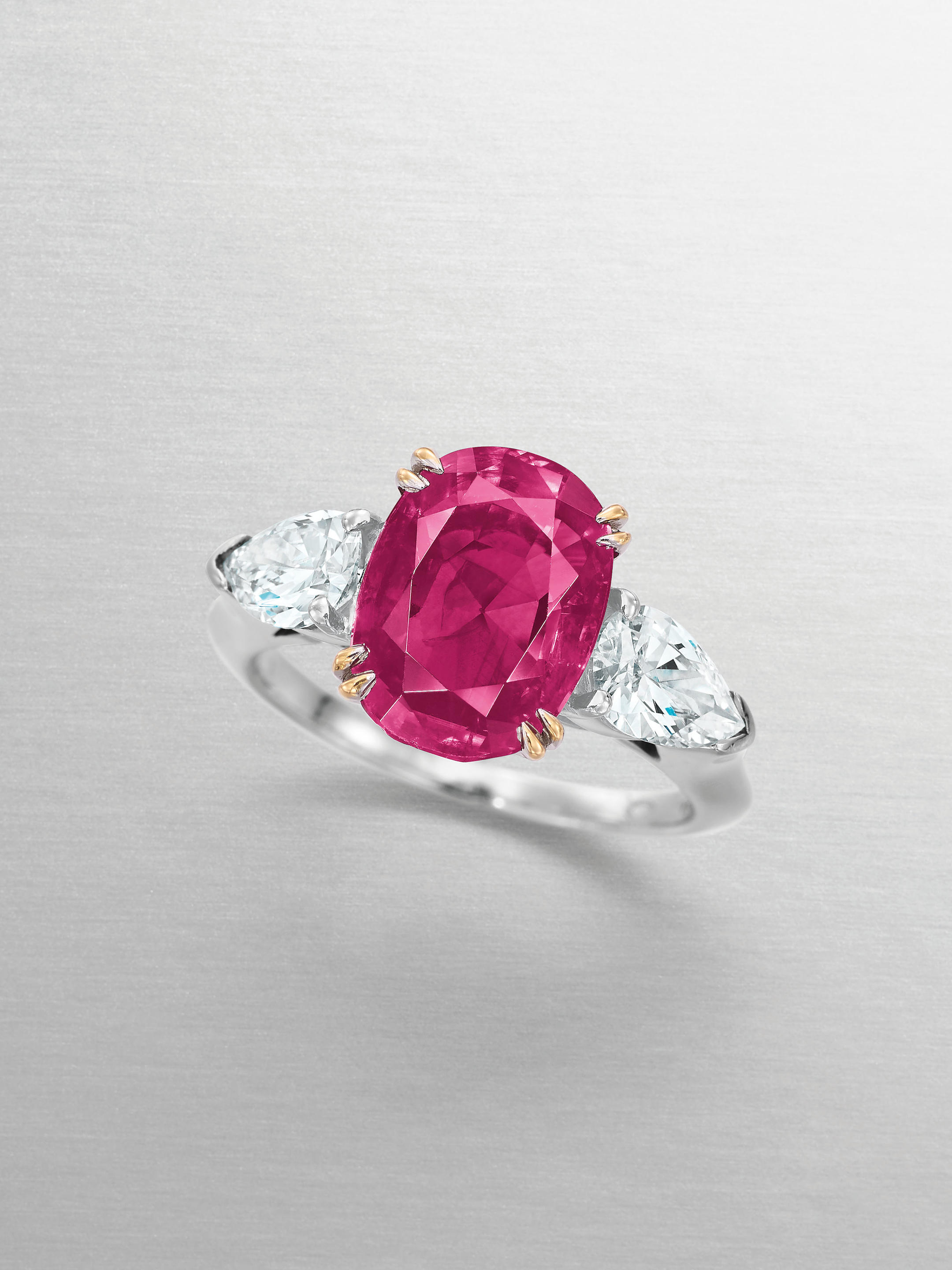 A FINE RUBY AND DIAMOND RING