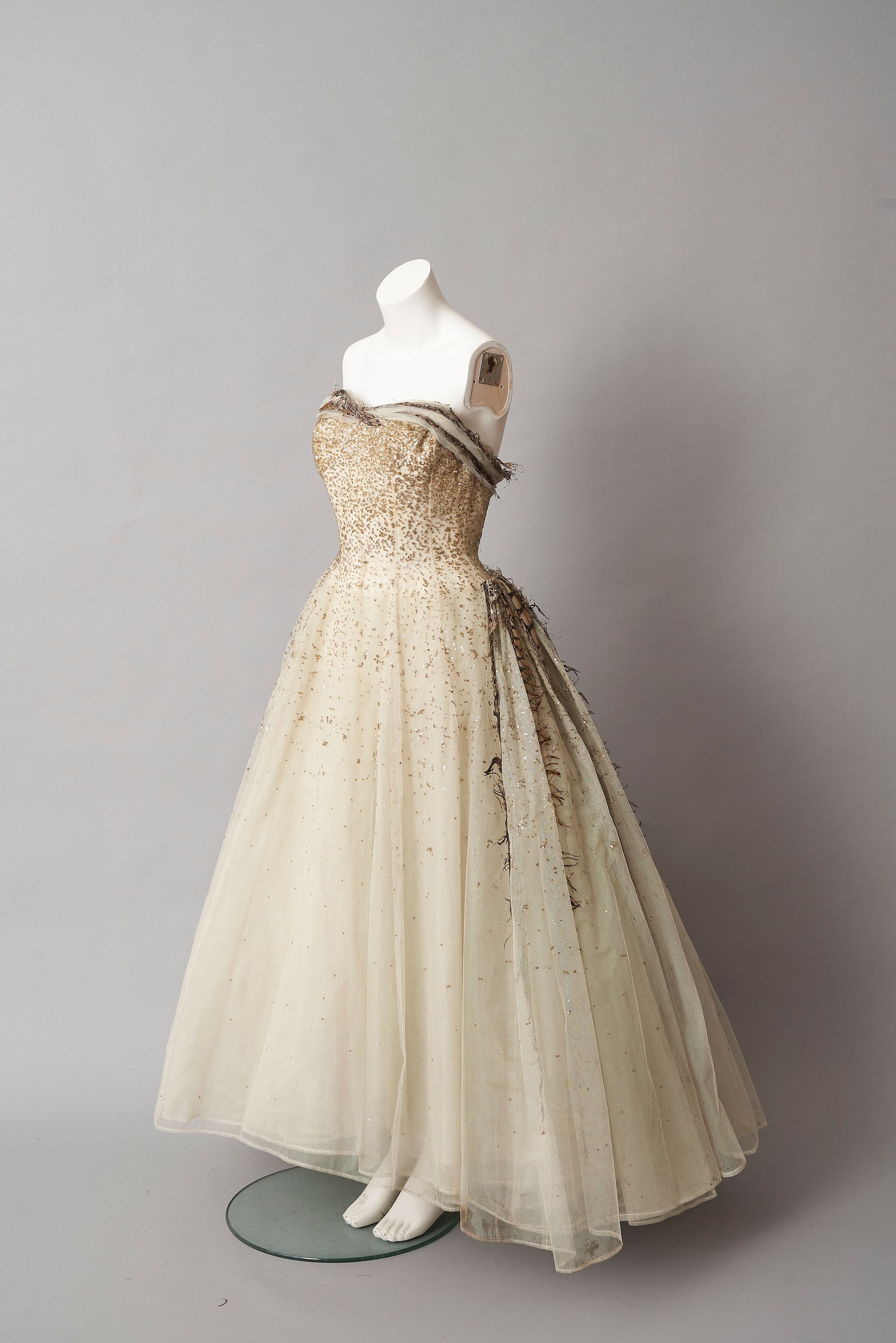 Valentino 1960s Wedding Gowns Bonhams MISS V AN ELEGANT VALENTINO