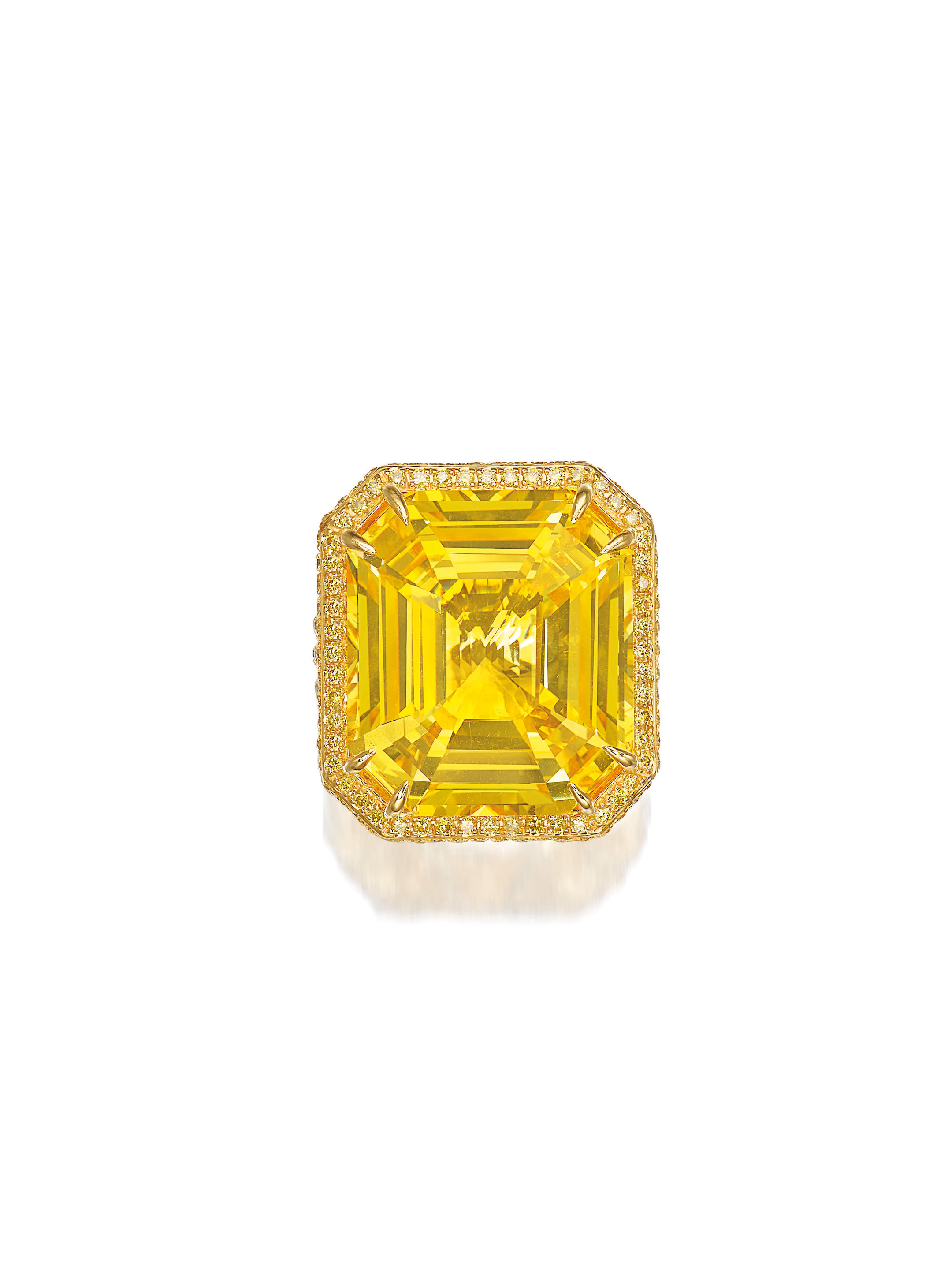 A YELLOW SAPPHIRE AND COLOURED DIAMOND RING