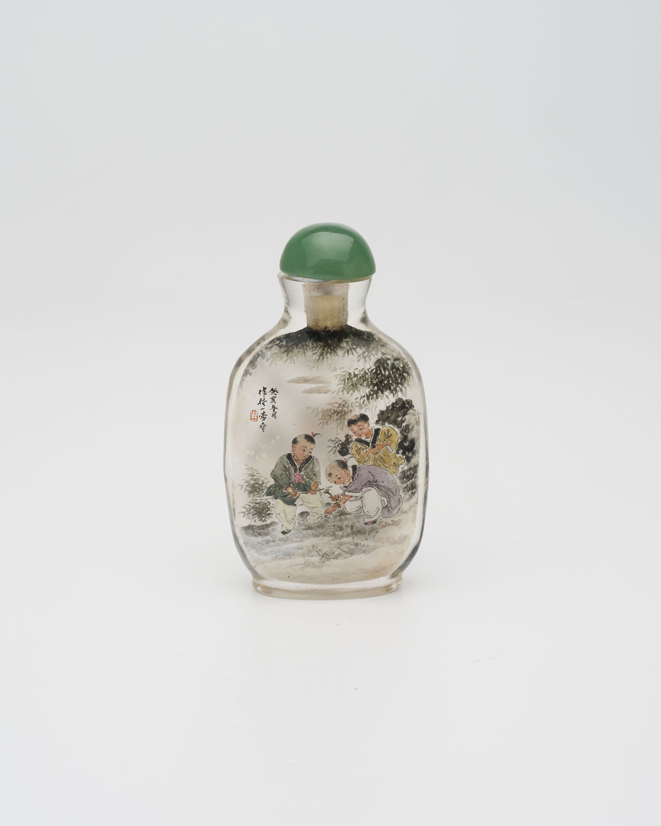 AN INSIDE PAINTED GLASS 'CHILDREN' SNUFF BOTTLE 1983