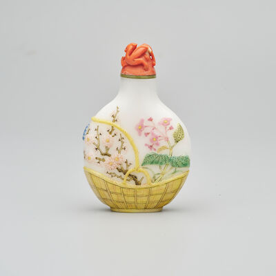 AN ENAMELLED GLASS SNUFF BOTTLE Guyuexuan mark, Beijing, 1750-1850