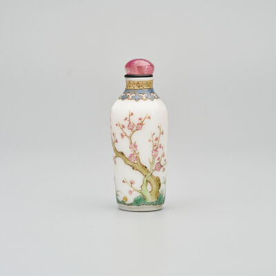 A FAMILLE ROSE ENAMELLED WHITE GLASS 'PLUM BLOSSOMS' SNUFF BOTTLE Traces of Guyuexuan mark, attributed to the Palace workshops, Beijing, 1767-1799