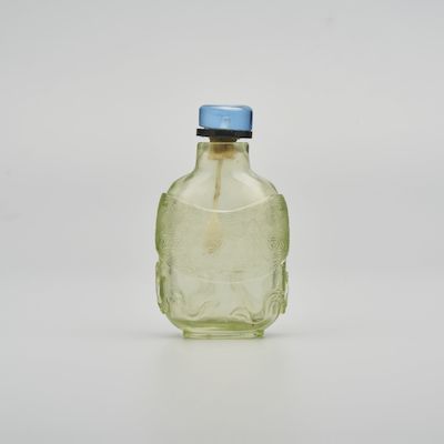 A TRANSPARENT GREEN GLASS 'BROCADE' SNUFF BOTTLE 1750-1850