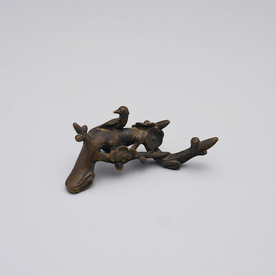 A BRONZE 'MAGPIE AND PRUNUS' BRUSH REST Wanli Period