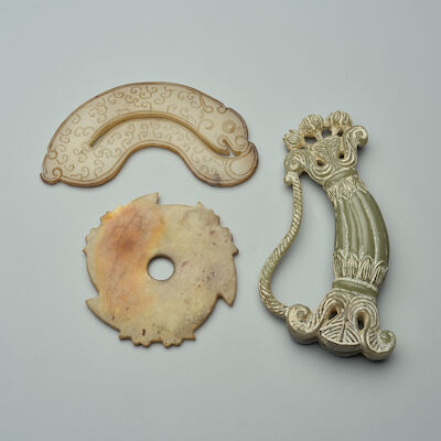 THREE ARCHAISTIC JADE PIECES 19th/20th century (3)