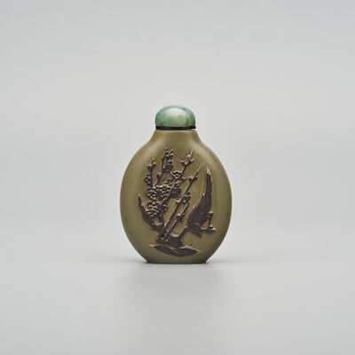 A DUAN-STONE 'MAGPIE AND PRUNUS' SNUFF BOTTLE 20th century