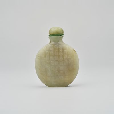 A GREEN JADE 'SHOU CHARACTERS' SNUFF BOTTLE 19th century