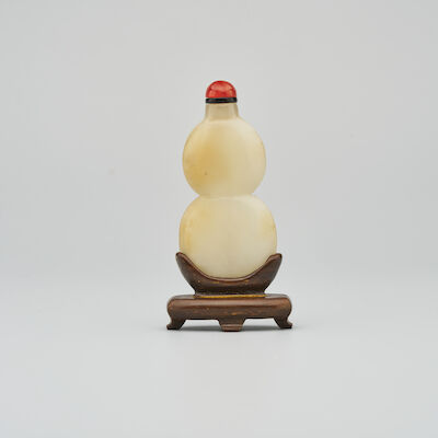 A WHITE JADE 'DOUBLE GOURD' SNUFF BOTTLE WITH PALE RUSSET INCLUSIONS 19th century