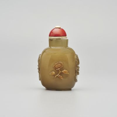 A GLASS SNUFF BOTTLE IMITATING AGATE 19th century
