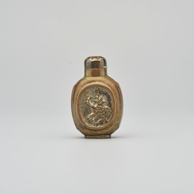 A GILT-BRONZE SNUFF BOTTLE Tongzhi two-character mark, 19th century