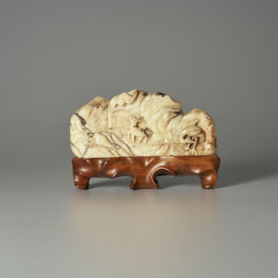 A GREY JADE 'LONGEVITY' BRUSH REST WITH DARK INCLUSION Ming Dynasty