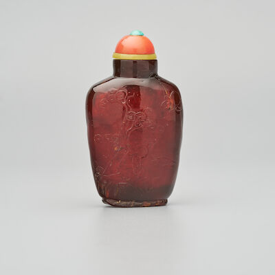 AN AMBER 'PINE AND CRANE' SNUFF BOTTLE 19th century