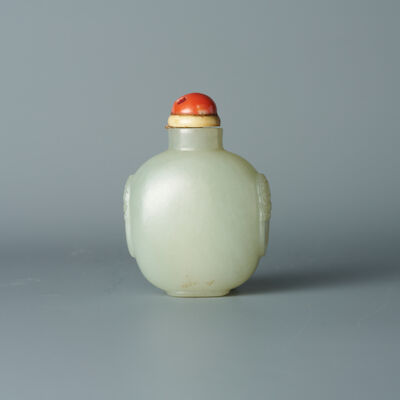A GREEN JADE SNUFF BOTTLE 19th century