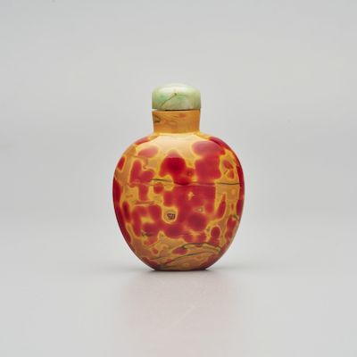 A GLASS SNUFF BOTTLE IMITATING REALGAR 19th century