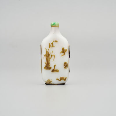 A BROWN OVERLAY GLASS 'GEESE AND REEDS' SNUFF BOTTLE Yangzhou School, mid 19th century