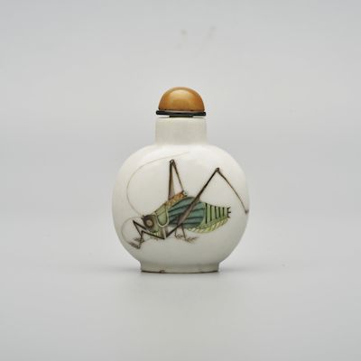 AN ENAMELLED PORCELAIN 'CRICKET' SNUFF BOTTLE Yongle four-character mark, 19th century