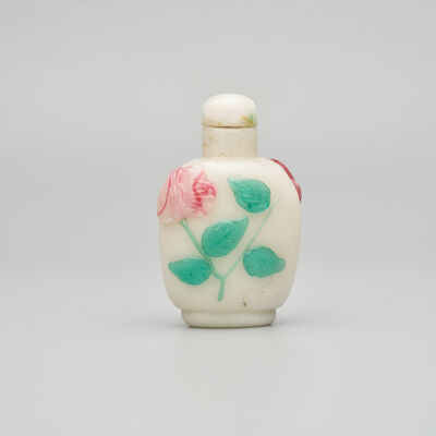 A PINK AND GREEN OVERLAY WHITE GLASS 'FLOWER' SNUFF BOTTLE 20th century