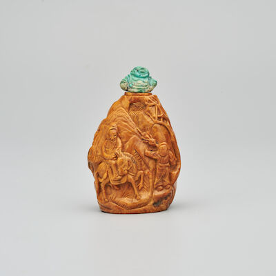 A ROOT AMBER SNUFF BOTTLE The Amber Figure Master, 1760-1880