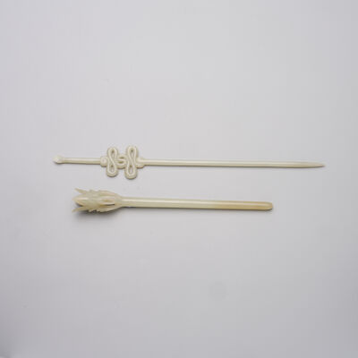 TWO GREENISH WHITE JADE HAIR PINS 19th century (2)