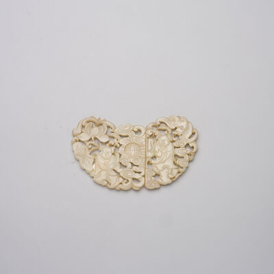 A RETICULATED WHITE JADE TWO-PART 'HEHE ERXIAN' BELT PLAQUE Late Qing Dynasty (2)
