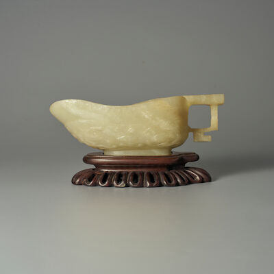 A PALE GREEN JADE 'CHI-DRAGON' POURING VESSEL, YI Possibly 17th/18th century