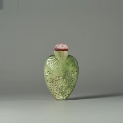 A RETICULATED SPINACH JADE 'FLORAL' PERFUME BOTTLE 19th century