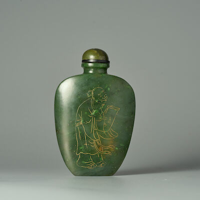 AN INSCRIBED AND GILT SPINACH JADE SNUFF BOTTLE FOR A TABLE Probably Imperial, Palace Workshops, Beijing, 1750-1820