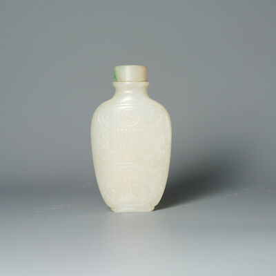 A WHITE JADE 'ZITHER' SNUFF BOTTLE 19th century