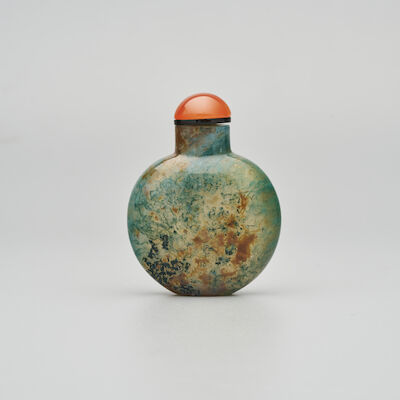 A MOSS AGATE SNUFF BOTTLE 19th/20th century