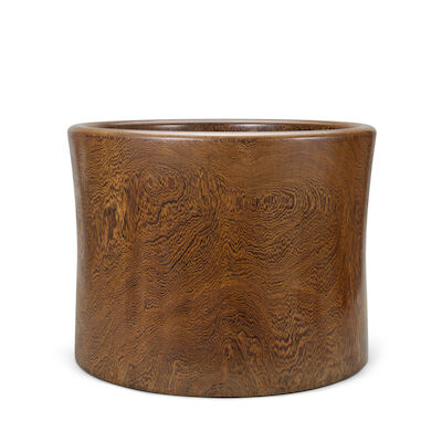 A LARGE JICHIMU SCROLL POT