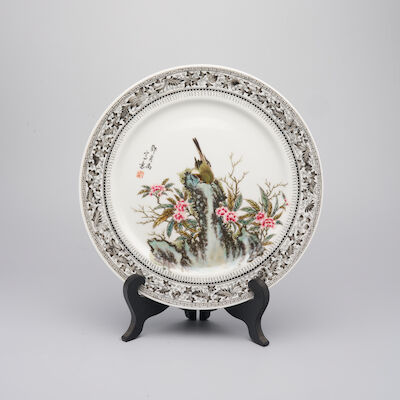 A FAMILLE ROSE 'BIRD AND CAMELLIA' PLATE Signed Deng Xiaoyu (1920-2000), 1967