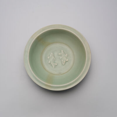 A LONGQUAN CELADON-GLAZED 'DOUBLE FISH' PLATE 12th/13th century
