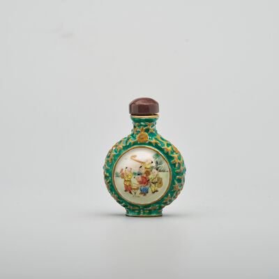 A FAMILLE ROSE RESERVE PAINTED 'CHILDREN' SNUFF BOTTLE Qianlong four-character iron red mark, Republic Period