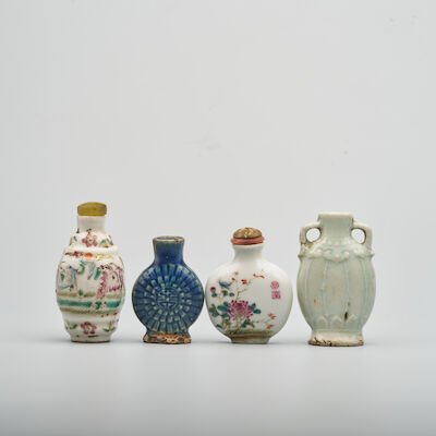 FOUR CERAMIC SNUFF BOTTLES 19th/20th century (4)