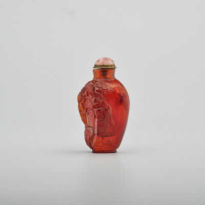 AN AMBER 'FIGURE AND CRANE' SNUFF BOTTLE 19th century