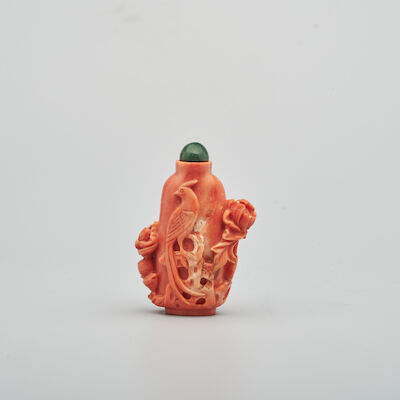 A CORAL 'LAN CAIHE' SNUFF BOTTLE Late Qing Dynasty
