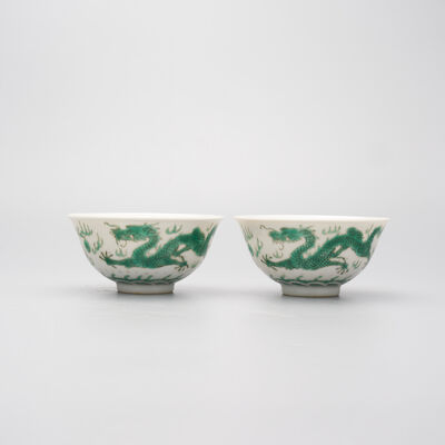 A PAIR OF GREEN-ENAMELLED 'DRAGON' BOWLS Guangxu six-character iron red mark, 20th century (2)
