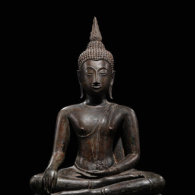 A COPPER ALLOY FIGURE OF BUDDHA THAILAND, KAMPHAENG PHET, 15TH CENTURY