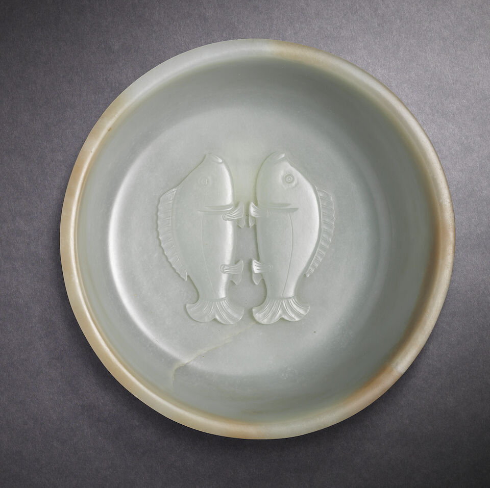 A white and russet jade 'twin-fish and bajixiang' 'marriage' bowl Qianlong (2)