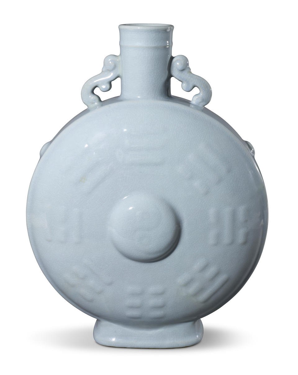 A magnificent Imperial Ru-type 'Eight Trigrams' moonflask, bianhu Qianlong seal mark and of the period