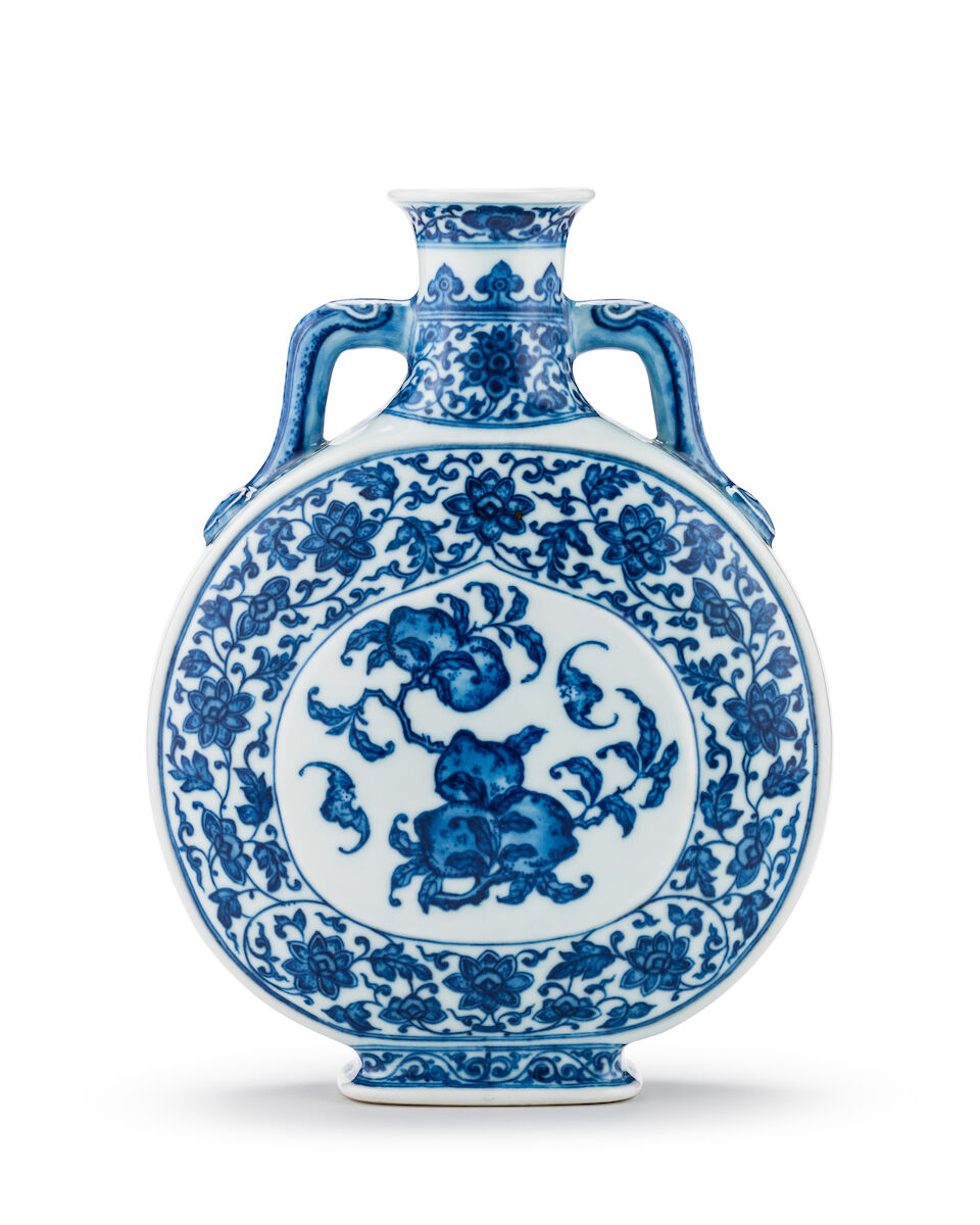 A rare Imperial Ming-style blue and white 'peach' pilgrim flask, bianhu Daoguang seal mark and of the period