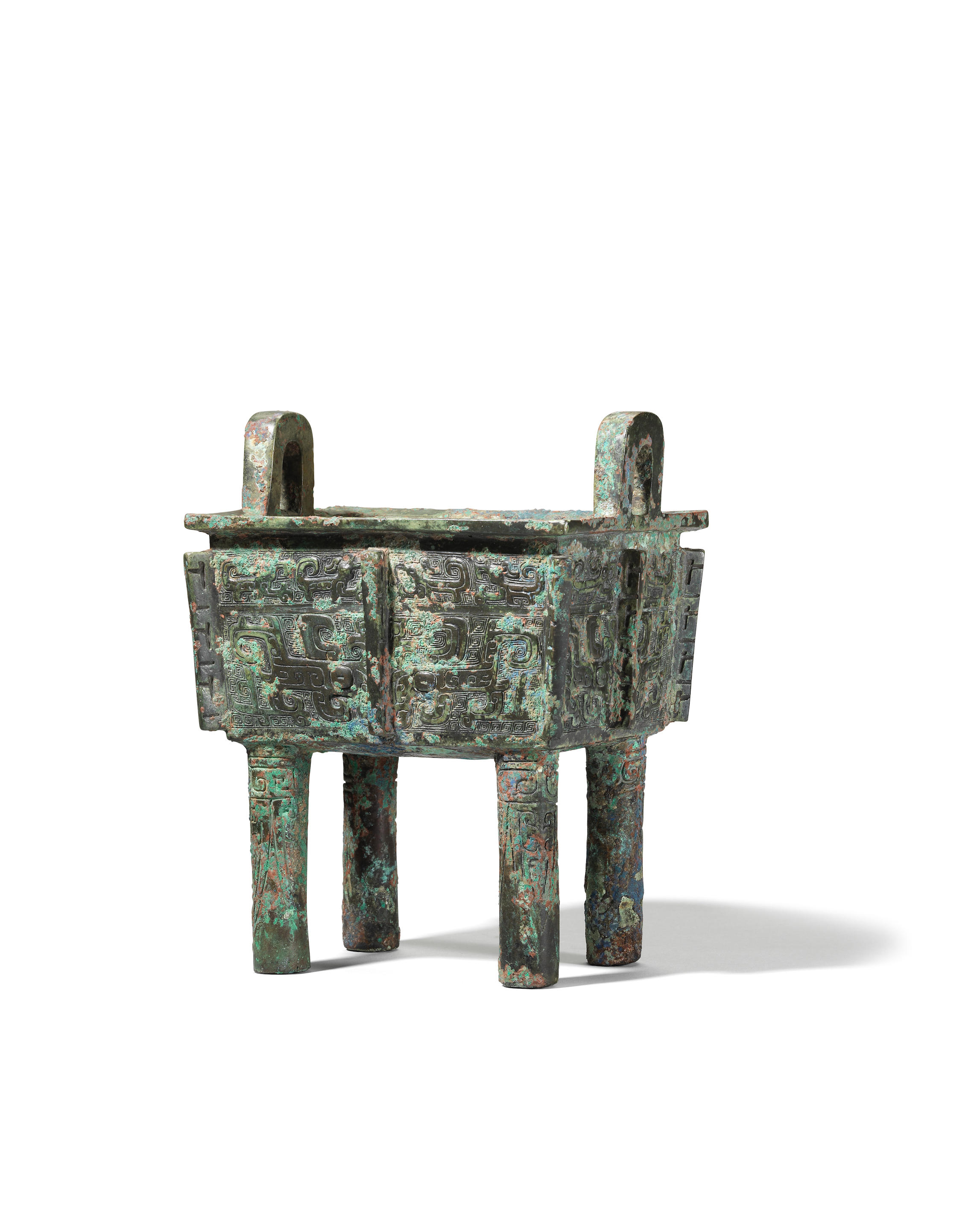 Bonhams A very rare archaic bronze ritual food vessel, fangding Late  Shang/early Western Zhou Dynasty