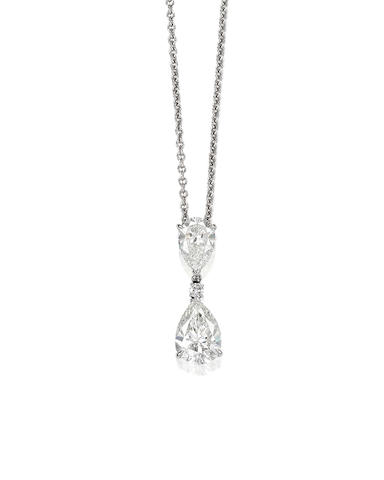 A Diamond Pendant Necklace