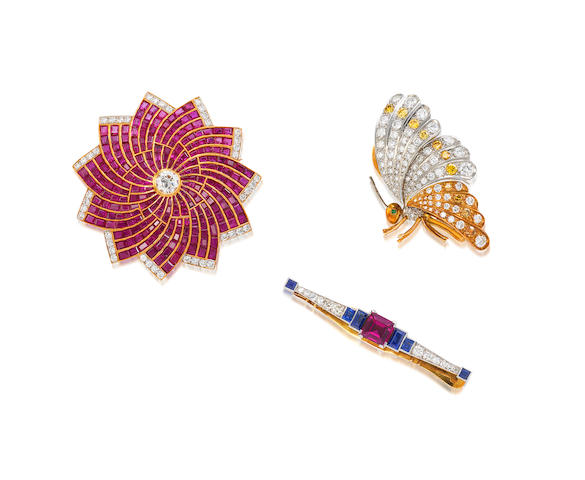 A PAIR OF GEM-SET AND DIAMOND BROOCHES AND A TIE CLIP (3)
